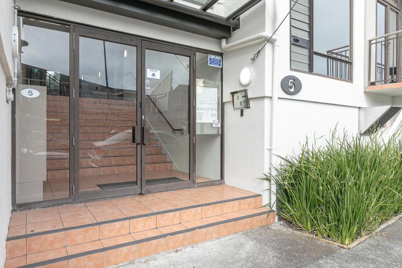Roomy High-Ceiling Loft Apartment - Free Parking! Auckland Extérieur photo