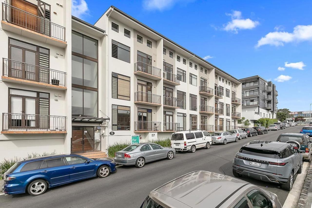 Roomy High-Ceiling Loft Apartment - Free Parking! Auckland Extérieur photo